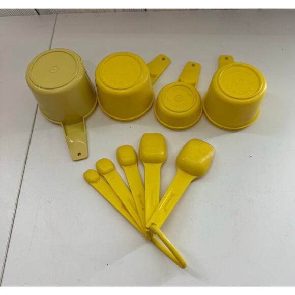 Vintage Tupperware Measuring Cups (4) & Spoons (6) Set - Yellow - Picture 4 of 4